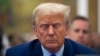 Mantan Presiden AS Donald Trump muncul di ruang sidang untuk sidang penipuan perdata di Mahkamah Agung Negara Bagian New York pada 24 Oktober 2023 di New York. (Foto: AFP)