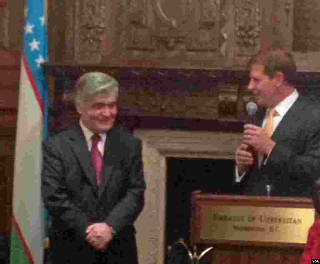 AQSh Mudofaa vaziri muovini Piter Lavoy so'zlamoqda