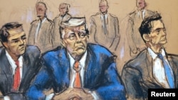 En un boceto de la sala del tribunal, el expresidente de EEUU, Donald Trump, se sienta entre los abogados Todd Blanche y John Lauro en un tribunal federal en Washington, el 3 de agosto de 2023. Trump se postula para presidente a pesar de todos los cargos penales en su contra.