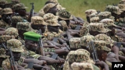 Wanajeshi wa Uganda wakiwa katika tukio maalum kabla ya kuanza shughuli za ulinzi wa amani chini ya Jeshi la Umoja wa Afrika (AMISOM), kabla ya kuondoka nchini Uganda kuelekea Mogadishu, Somalia, Aprili 12, 2018.