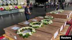 ศพเเรงงานไทยในอิสราเอลที่เสียชีวิตจากการโจมตีของกลุ่มฮามาส ถูกนำกลับมายังประเทศไทย วันที่ 20 ตุลาคม 2566 3. REUTERS/Artorn Pookasook