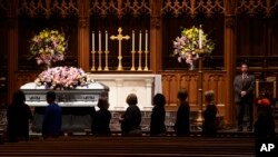 انتظار می رود در مراسم جنازۀ خانم بوش ۱۵۰۰ نفر به شمول روسای جمهور پیشین امریکا شرکت کند