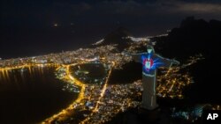 La estatua del Cristo Redentor en Rio de Janeiro, se protege con mascarilla. Imagen de archivo del 3 de mayo de 2020.