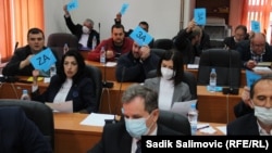 Glasanje u Skupštini opštine Srebrenica (Foto: RSE/Sadik Salimovic)