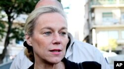 FILE - Sigrid Kaag, the head of the U.N. team charged with destroying Syria's chemical weapons, speaks with reporters in front of the Four Seasons hotel in Damascus, Syria, Oct. 22, 2013.