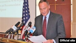 ፎቶ ፋይል፦ በኢትዮጵያ የዩናይትድ ስቴትስ አምባሳደር ማይክ ራይነር