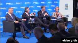 Predsednici (s leva) Kosova Hašim Tači, Crne Gore Milo Đukanović i Srbije Aleksandar Vučić na panelu koji je održan u petak u okviru konferencije GLOBSEC, u Bratislavi, 7. juna 2019.