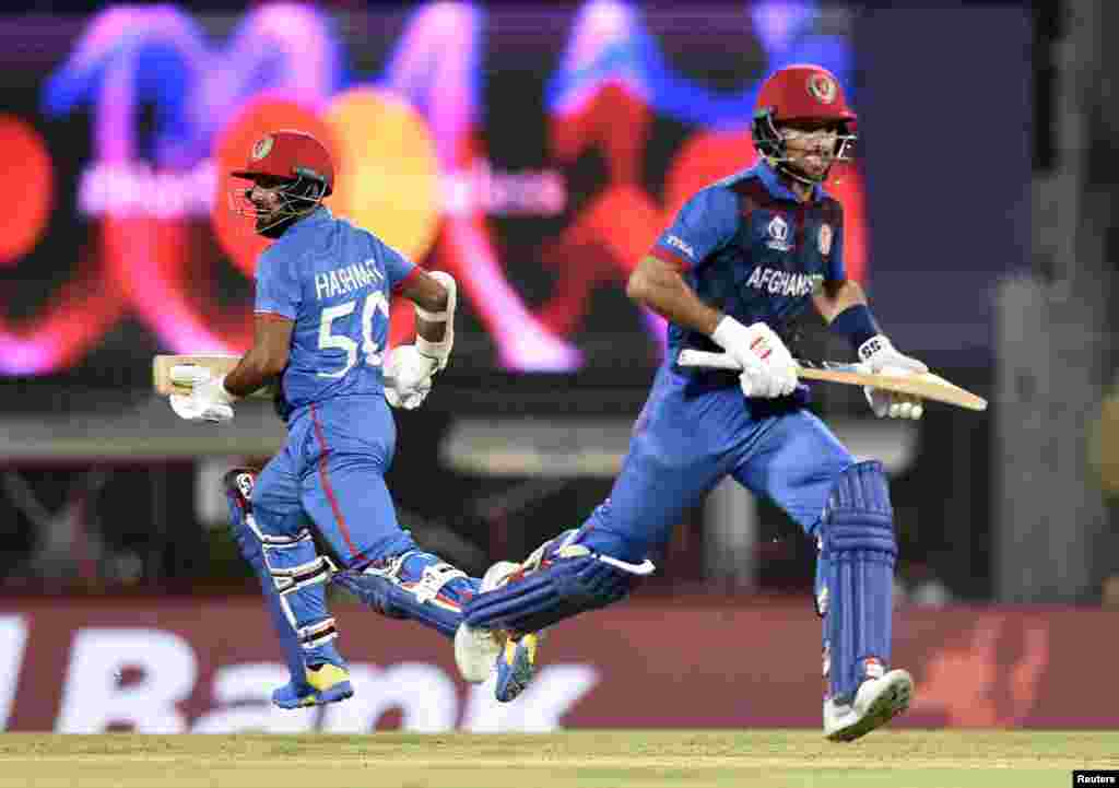 در این دیدار حساس، رحمت شاه، با ۷۷ دوش و حشمت الله شهیدی،کپتان تیم با ۴۴ دوش، تا پایان این دیدار ویکت هایشان را حفظ کردند