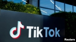 位於加州卡爾弗城TikTok辦公室外該公司的標誌。 (路透社，2024年3月13日)