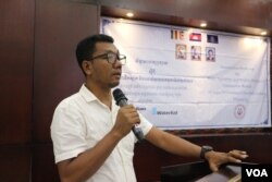 លោក សុខ គីន ប្រធានសហព័ន្ធសហជីពកម្មករសំណង់ និងព្រៃឈើ ថ្លែងក្នុងពិធីបង្ហាញរបាយការណ៍ពាក់ព័ន្ធនឹងស្ថានភាពរស់នៅរបស់កម្មករសំណង់ នៅថ្ងៃទី៨ ខែសីហា ឆ្នាំ២០១៩។ (កាន់​ វិច្ឆិកា/VOA)