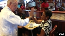 Chef Ype Von Hengst greets customers at the Silver Diner in Waldorf, MD. (Julia Taboh / VOA)
