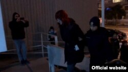 Policija privodi Anđelu Đikanović (rtcg.me)