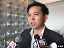 លោក​ តឹក វណ្ណារ៉ា ​នាយក​ប្រតិបត្តិ​អង្គការ​វេទិកា​នៃ​អង្គការ​មិនមែន​រដ្ឋាភិបាល​ (NGO Forum) និយាយ​អំពី​តម្រូវ​ការ​កំណែ​ទម្រង់​សេវារដ្ឋបាល​សាធារណៈ ​កាលពីថ្ងៃទី​១៩​ ខែ​ឧសភា ឆ្នាំ​២០១៧។ (ហ៊ុល រស្មី/VOA)