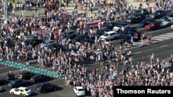 Opositores del presidente de Bielorrusia, Alexander Lukashenko, protestan contra la elección que dio un sexto mandato al líder bielorruso. Agosto 16 de 2020.