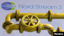 ILUSTRACIJA - Ruski gas i nafta nesmetano se slivaju u Evropu, a Evropa svakog dana plaća stotine miliona dolara za to. (Foto: Reuters/ Rado Ruvić)