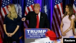 Respublikachilar partiyasidan prezidentlikka da'vogar Donald Tramp oilasi bilan Janubiy Karolinada, 20-fevral, 2016-yil