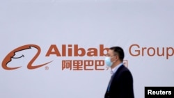 Un logo du groupe Alibaba lors de la Conférence mondiale sur Internet (WIC) à Wuzhen, province du Zhejiang, Chine, le 23 novembre 2020.