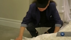 У Нью-Йорку провели конкурс весільних суконь, зроблених із туалетного паперу. Відео