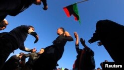 افغانستان کے دارالحکومت کابل کے بین الاقوامی ہوائی اڈے پر جمعرات کی صبح دہشت گردوں نے راکٹوں اور خودکار ہتھیاروں سے حملہ کیا۔