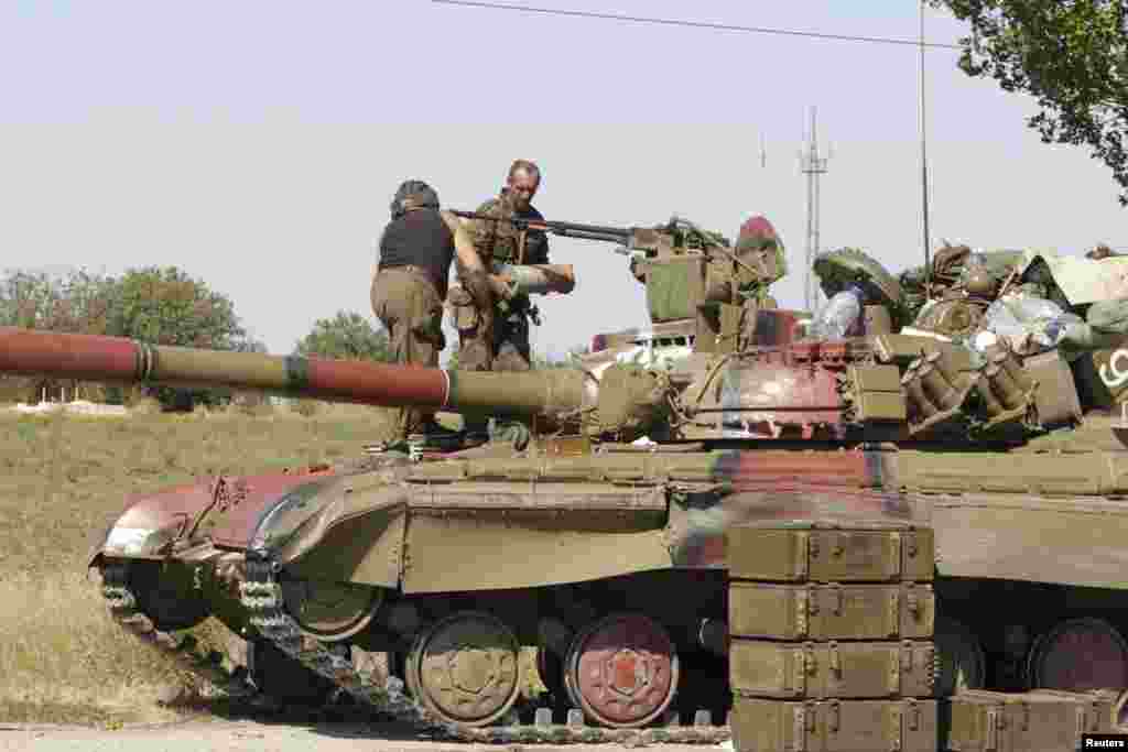 Українські військові у Маріуполі.