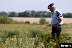 Поліцейський з Нідерландів інспектує місце катафстрофи