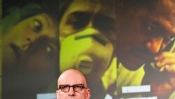 U filmu Stivena Soderberga "Zaraza" iz 2011, tajanstveni, smrtonosni virus izaziva pandemiju i paniku u svetu.