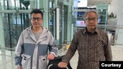 2021年1月28日上午，郭飛雄（左）從廣州白雲機場前往上海準備搭乘國際航班赴美，出發前與送行的維權律師劉正清合影 （劉正清分享圖片） 