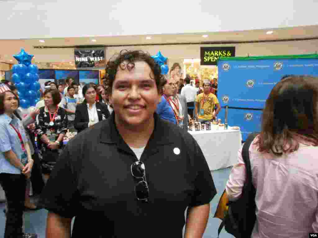 Filippindan Toni Guzman Obama zo'r lider deydi 