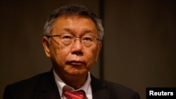 资料图片：台湾民众党总统候选人柯文哲于2023年10月24日在台湾台北接受媒体采访。(路透社)