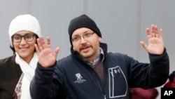 Yeganeh Rezaian ligel hevjînê xwe Jason Rezaian.