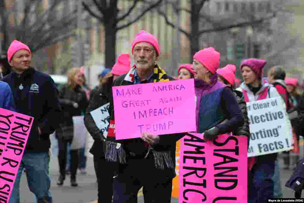 Marcha da Mulher, um movimento contra a presidência de Donald Trump. Milhares estão em Washington DC para demonstrar a sua insatisfação e apoio a Hillary Clinton e aos direitos das mulheres