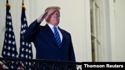 Donald Tramp po povratku iz bolnice (Foto: Rojters)