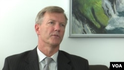 Ambasador Bruce Berton 