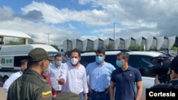 Leopoldo López llega a Cúcuta acompañado de Lucas Gómez, gerente de frontera de la Presidencia de Colombia y Rafael del Rosario, ministro consejero de la Embajada de Venezuela. [Foto: Cortesía]