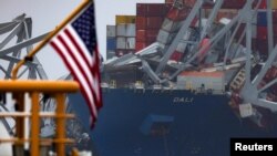 Debido a las condiciones peligrosas del terreno, lleno de concreto y escombros, se ha pasado de una operación de rescate a una de recuperación.