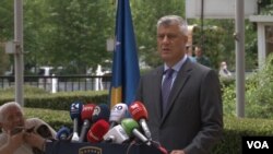 Hašim. tači, predsednik Kosovaa na konferenciji za novinare, 16. juna 2020. u Prištini (Foto: VOA) 