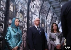 مایک پنس معاون رئیس جمهوری پیشین آمریکا تیرماه امسال از کمپ اشرف ۳ با حضور مریم رجوی بازدید کرد.