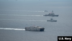 美國海軍艦船2016年11月16日在南中國海參與演習