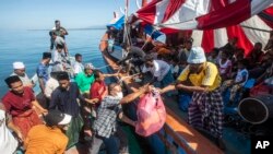 အင်ဒိုနီးရှားနိုင်ငံ အာချေးကမ်းခြေကိုဆိုက်ရောက်လာတဲ့ ရိုဟင်ဂျာ လှေစီးပြေးဒုက္ခသည်များ (အောက်တိုဘာ ၂၃၊ ၂၀၂၄)