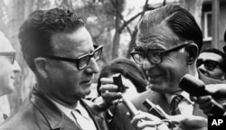 Salvador Allende (L) of the Marxist left-wing coalition is congratulated for his victory in the Chilean presidential election by Christian Democrat candidate Radomiro Tomic at Allende?s home, Sept. 5, 1970 in Santiago.