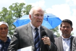 រូប​ឯកសារ៖ លោក Steve Chabot សមាជិក​រដ្ឋសភាអាមេរិក ថ្លែង​នៅក្នុង​ការ​ប្រមូលផ្តុំ​គ្នា​មួយ​របស់​ពលរដ្ឋ​ខ្មែរ​និង​អ្នក​គាំទ្រ​គណបក្ស​សង្គ្រោះជាតិ ដើម្បី​ទាមទារឲ្យ​រដ្ឋាភិបាល​អាមេរិក​ជួយ​ស្តារ​លទ្ធិប្រជាធិបតេយ្យ​នៅ​កម្ពុជា​ រដ្ឋធានី​វ៉ាស៊ីនតោន កាល​ពី​ឆ្នាំ​២០១៩។