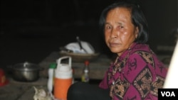 Khorn Khorn, 64, a villager in Sre Chrab village, Kampong Speu province, talked to VOA Khmer on March 4, 2020. (Sun Narin/VOA Khmer)
