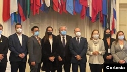 Legisladores bolivianos reunidos con el secretario general de la OEA, Luis Almagro, en Washington DC. Foto cortesía de bancadas de Creemos y Comunidad Ciudadana.