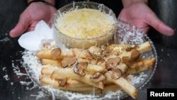 Chef Frederick Schoen-Kiewert serves The Creme de la Creme Pommes Frites, the world's most expensive french fries, according to the Guinness Book of World Records, at Serendipity 3 restaurant New York City, New York, U.S., July 23, 2021. (REUTERS/Eduardo Munoz)