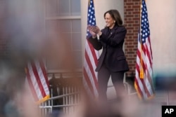 Potpredsjednica Kamala Harris stiže da održi govor o prihvatanju poraza predsjedničkih izbora 2024. u kampusu Univerziteta Howard u Washingtonu, 6. novembra 2024. godine.