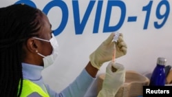 ARHIVA - Imunizacija vakcinom kompanije Astra Zeneka u Britaniji (Foto: Reuters)