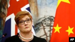 រូប​ឯកសារ៖ រដ្ឋមន្ត្រី​ការ​បរទេស​អូស្ត្រាលី​អ្នកស្រី ​Marise Payne ​នៅ​ក្នុង​សន្និសីទ​ព័ត៌មាន​រួម​គ្នា​មួយ​ជាមួយ​រដ្ឋមន្ត្រី​ការ​បរទេស​ចិន​លោក Wang Yi នៅ​ក្នុង​ទី​ក្រុង​ប៉េកាំង កាល​ពី​ថ្ងៃ​ទី​៨ ខែ​វិច្ឆិកា ឆ្នាំ​២០១៨។