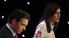 La ex embajadora de Estados Unidos ante la ONU, Nikki Haley, habla mientras el gobernador de Florida, Ron DeSantis, mira hacia abajo durante el quinto debate primario presidencial republicano en la Universidad Drake en Des Moines, Iowa, el 10 de enero de 2024.