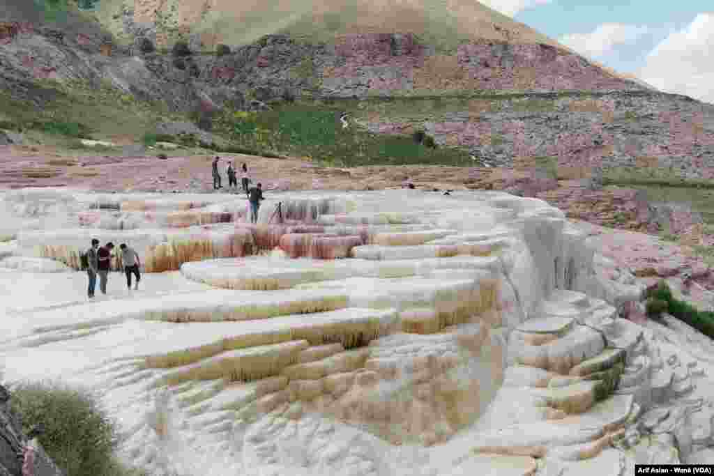 Ji Bajarokê Elbakê (Başkale) Çend Wêne Travertena