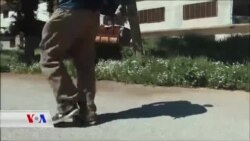 گەریدەیەکی ئەمەریکی لە کوردستان وێنەی شوێنەوارەکان دەگرێت